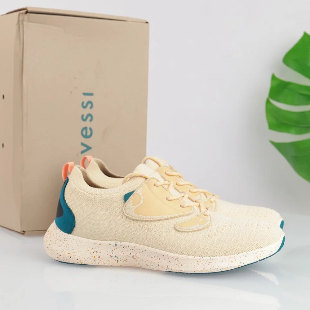 Vessi Womens Everyday 2.0 Sneakers Size 10 Waterproof Birthday Tan Lace Up Shoes